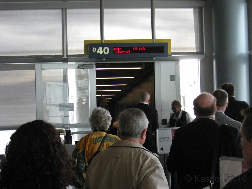 Las Vegas 2010 - Gettin out of Town 0121.JPG - The 2010 Las Vegas Fire - Ice and Sweat Tour. Half Marathon, Red Rock Canyon, Mt. Charleston, Casinos, Valley of Fire.... and buffets!.... and the plane home again.